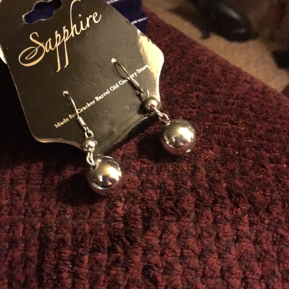 💚NWT Silver earrings